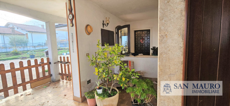 VICENZA - VAL LIONA: proponiamo appartamento al piano terra con giardino esclusivo suddiviso in a...