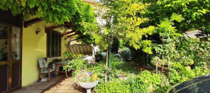 Padova Camin: Vendesi casa singola con giardino privato, garage doppio di 30mq e 2 posti auto est...