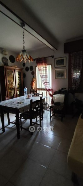 Padova Camin: Vendesi casa singola con giardino privato, garage doppio di 30mq e 2 posti auto est...