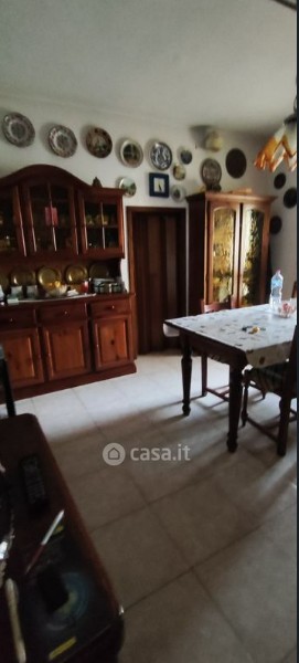 Padova Camin: Vendesi casa singola con giardino privato, garage doppio di 30mq e 2 posti auto est...