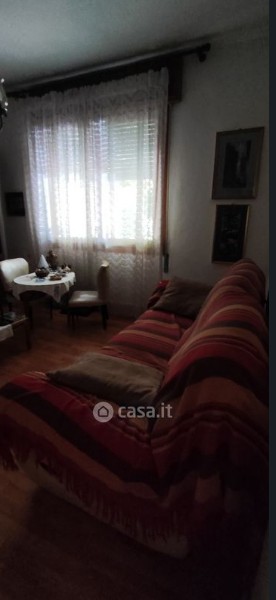 Padova Camin: Vendesi casa singola con giardino privato, garage doppio di 30mq e 2 posti auto est...