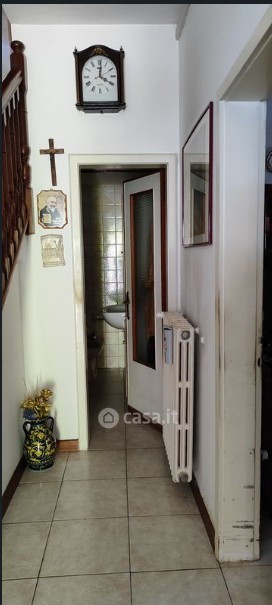 Padova Camin: Vendesi casa singola con giardino privato, garage doppio di 30mq e 2 posti auto est...