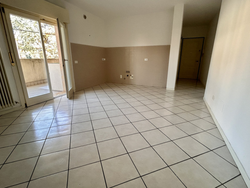 In una posizione comodamente servita, all’interno di una palazzina del 2004, proponiamo in vendit...