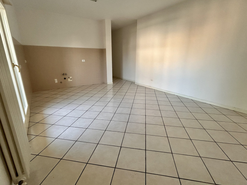 In una posizione comodamente servita, all’interno di una palazzina del 2004, proponiamo in vendit...