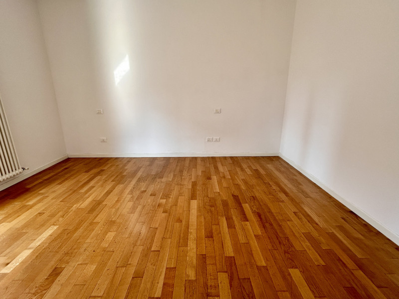 In una posizione comodamente servita, all’interno di una palazzina del 2004, proponiamo in vendit...