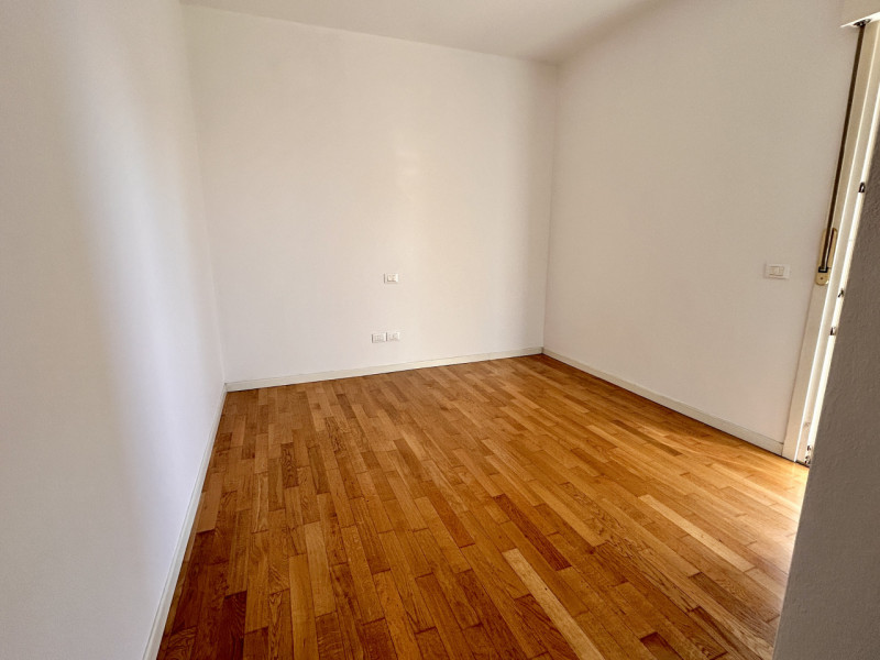 In una posizione comodamente servita, all’interno di una palazzina del 2004, proponiamo in vendit...