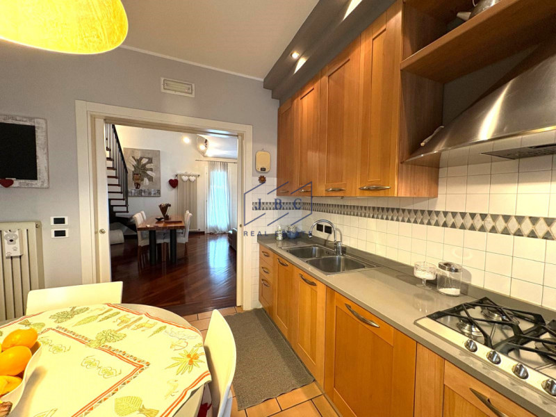 ORMELLE - (TV)
Proponiamo in esclusiva un meraviglioso attico situato al secondo piano senza asce...