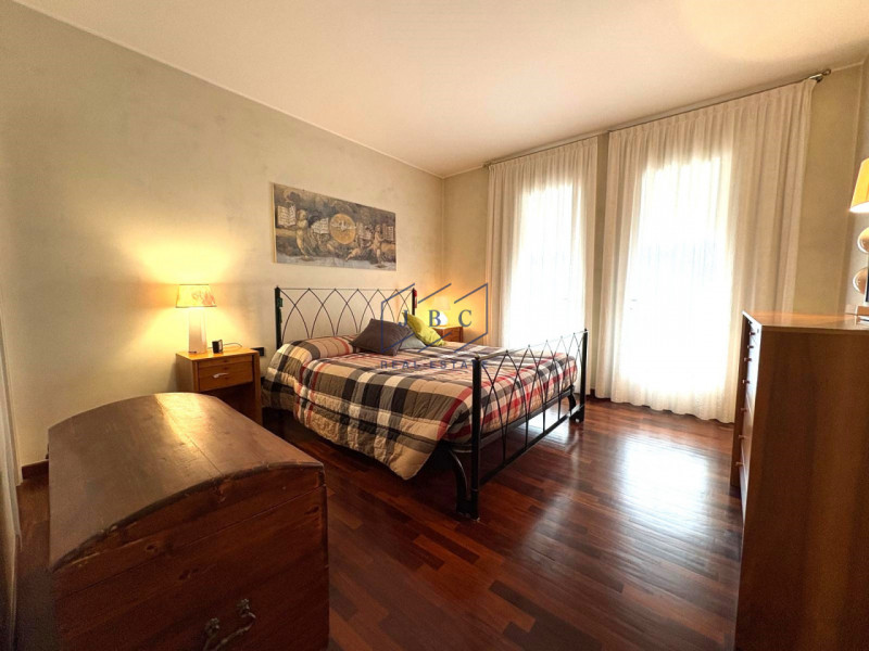 ORMELLE - (TV)
Proponiamo in esclusiva un meraviglioso attico situato al secondo piano senza asce...