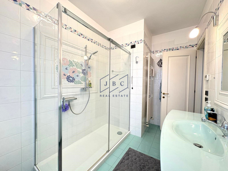 ORMELLE - (TV)
Proponiamo in esclusiva un meraviglioso attico situato al secondo piano senza asce...