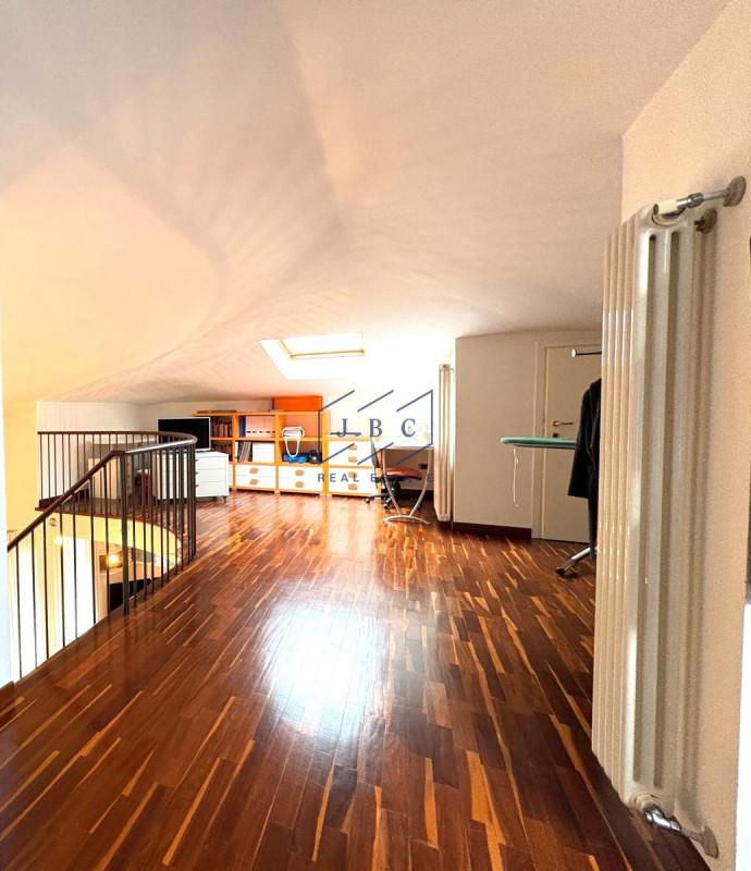 ORMELLE - (TV)
Proponiamo in esclusiva un meraviglioso attico situato al secondo piano senza asce...