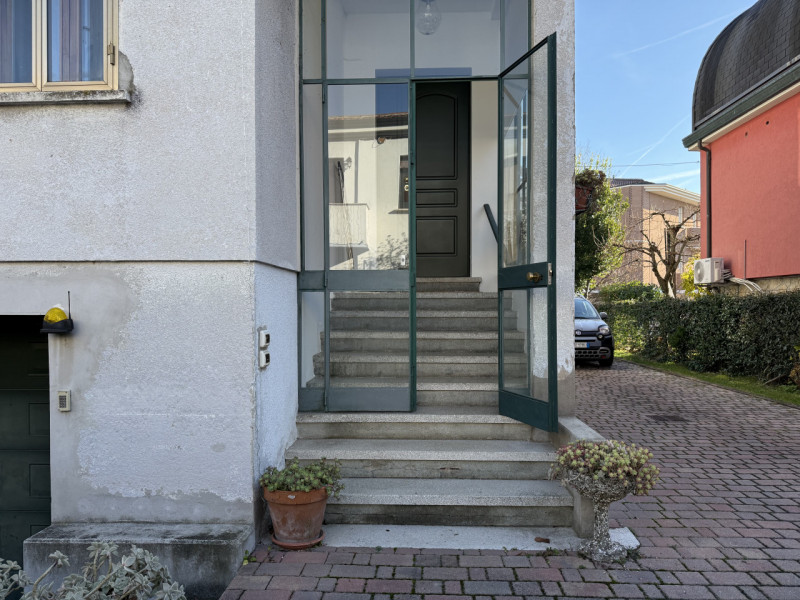 ARCELLA – Sant’Antonino: proponiamo in vendita casa singola sviluppata su due livelli.

L’accesso...