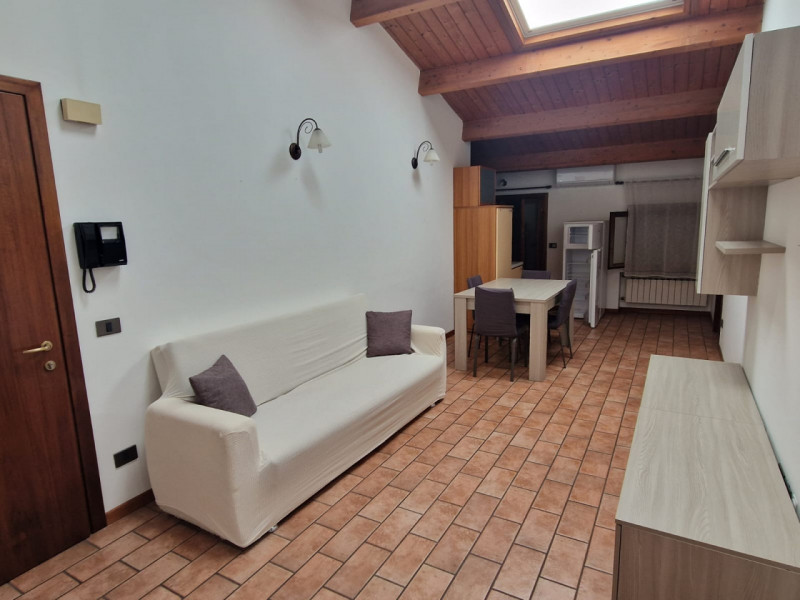 Proponiamo in locazione Trilocale in Centro Storico a Lonigo

In pieno centro storico di Lonigo p...