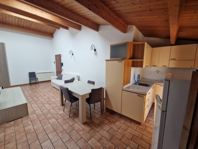 Proponiamo in locazione Trilocale in Centro Storico a Lonigo

In pieno centro storico di Lonigo p...