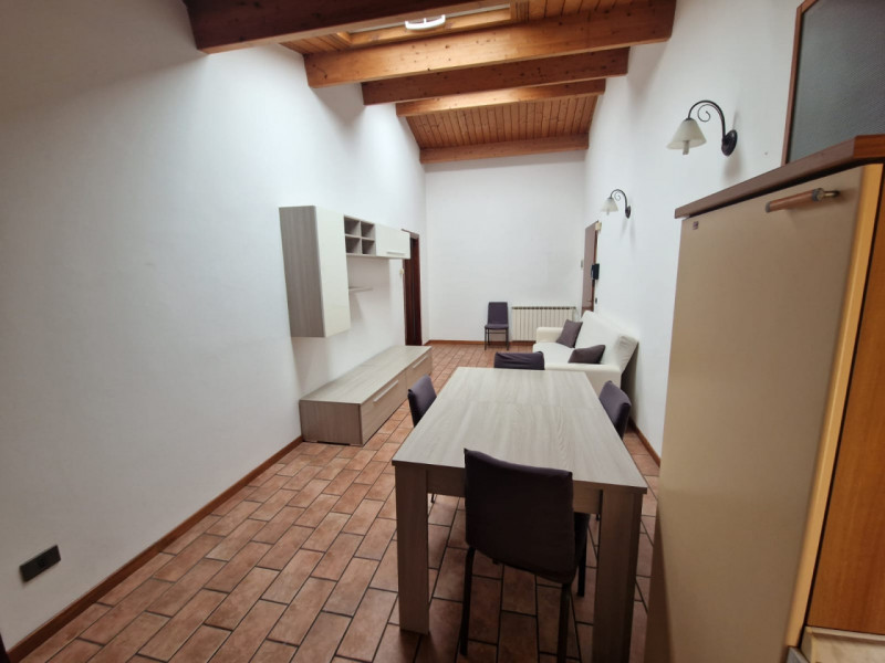 Proponiamo in locazione Trilocale in Centro Storico a Lonigo

In pieno centro storico di Lonigo p...