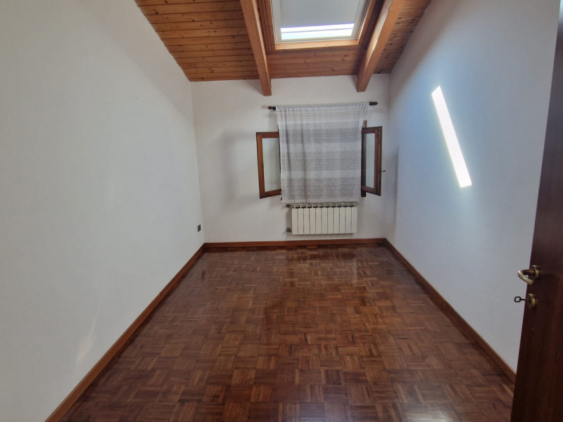 Proponiamo in locazione Trilocale in Centro Storico a Lonigo

In pieno centro storico di Lonigo p...