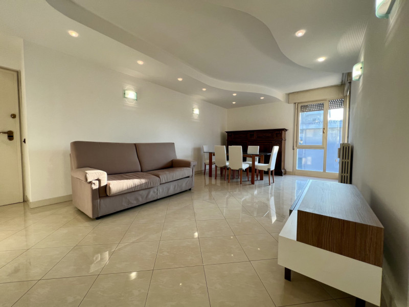 MONTAGNANA, in zona ben servita e comoda tutti i principali servizi al di fuori delle Mura antich...