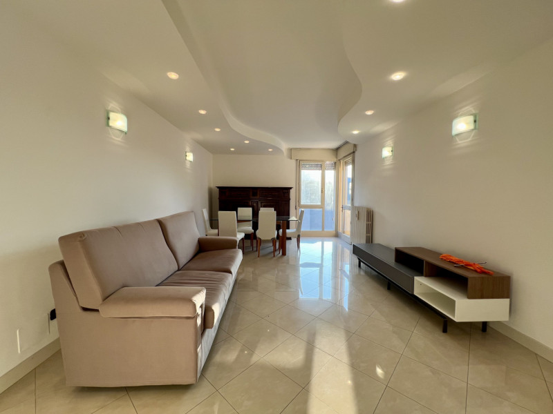 MONTAGNANA, in zona ben servita e comoda tutti i principali servizi al di fuori delle Mura antich...