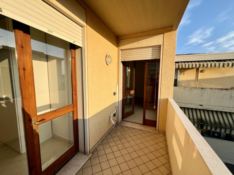 MONTAGNANA, in zona ben servita e comoda tutti i principali servizi al di fuori delle Mura antich...