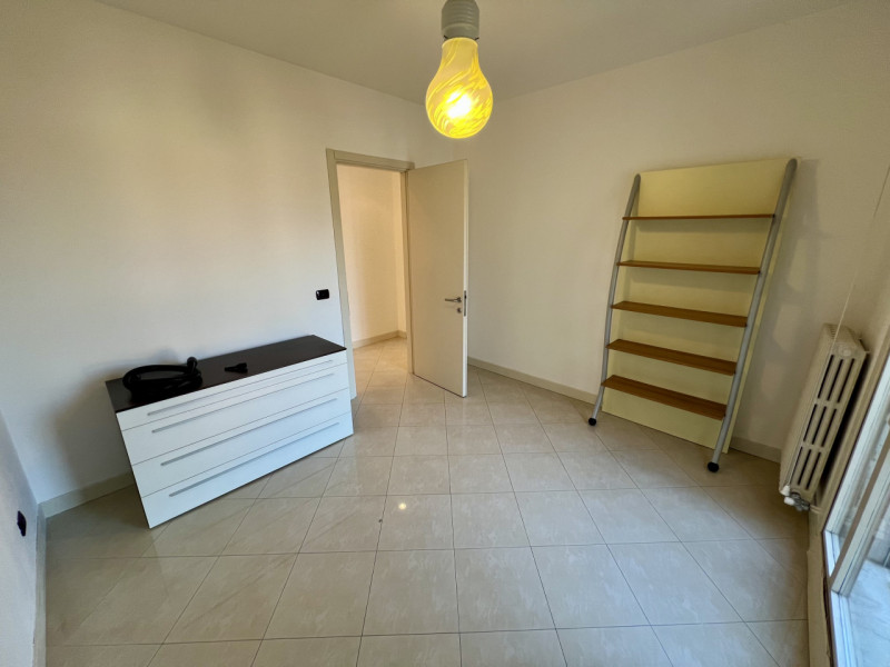 MONTAGNANA, in zona ben servita e comoda tutti i principali servizi al di fuori delle Mura antich...