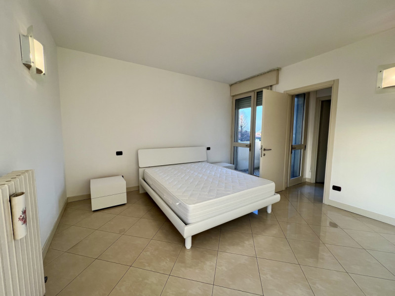 MONTAGNANA, in zona ben servita e comoda tutti i principali servizi al di fuori delle Mura antich...