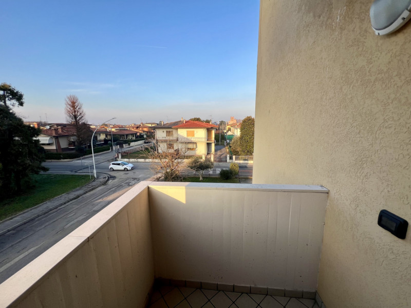 MONTAGNANA, in zona ben servita e comoda tutti i principali servizi al di fuori delle Mura antich...