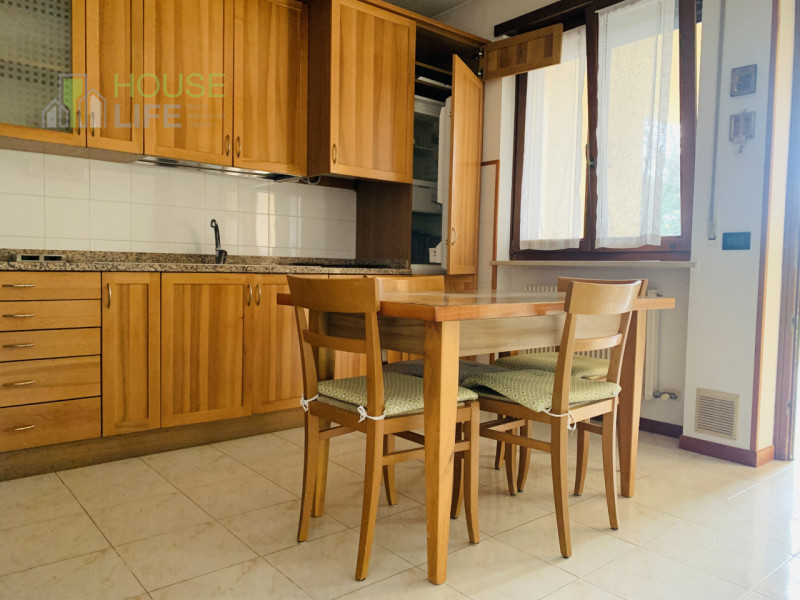 THIENE: posta ai confini con Zanè, proponiamo PORZIONE DI BIFAMILIARE affiancata con ingresso ind...