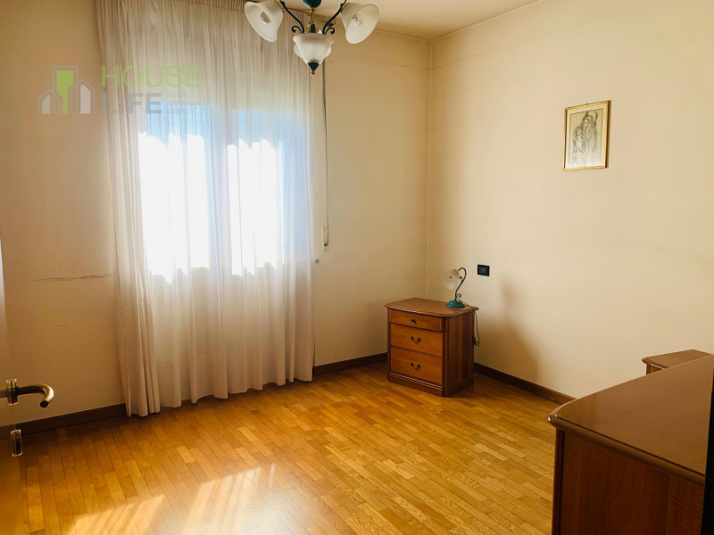 THIENE: posta ai confini con Zanè, proponiamo PORZIONE DI BIFAMILIARE affiancata con ingresso ind...