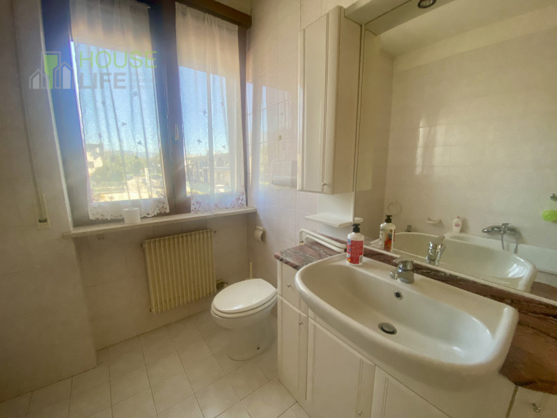 THIENE: posta ai confini con Zanè, proponiamo PORZIONE DI BIFAMILIARE affiancata con ingresso ind...