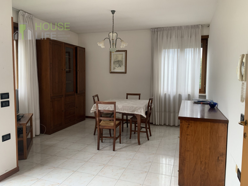 THIENE: posta ai confini con Zanè, proponiamo PORZIONE DI BIFAMILIARE affiancata con ingresso ind...