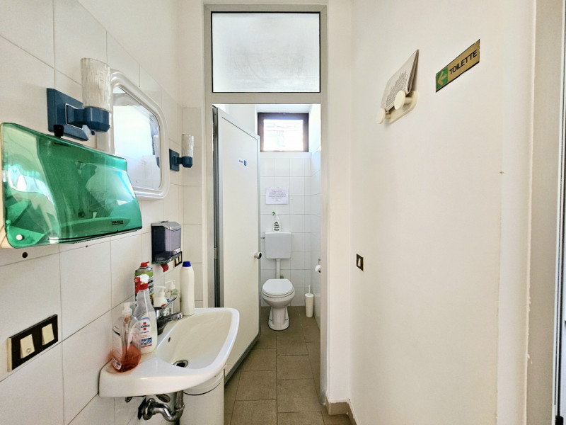 Proponiamo in vendita un capannone ad uso artigianale/produttivo situato nel Comune di Borgo Vene...