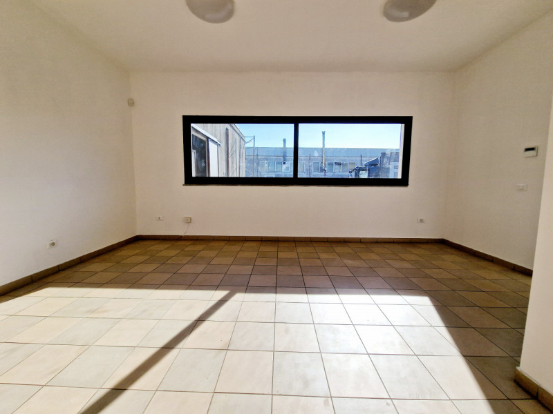 A Borgo Veneto, località Santa Margherita d’Adige, proponiamo in vendita un capannone ad uso arti...