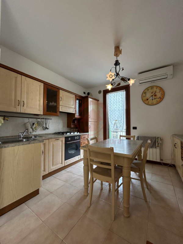 VIGONZA, PERAROLO RIF. A850:Casa su Misura ha il piacere di proporvi appartamento duplex IN AFFIT...