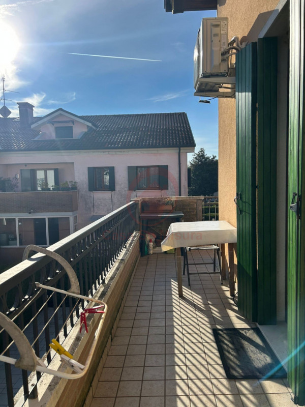 VIGONZA, PERAROLO RIF. A850:Casa su Misura ha il piacere di proporvi appartamento duplex IN AFFIT...