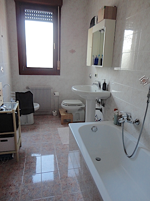 A Sarmeola, in una zona ben servita e comoda per i trasporti pubblici, è disponibile un grazioso ...