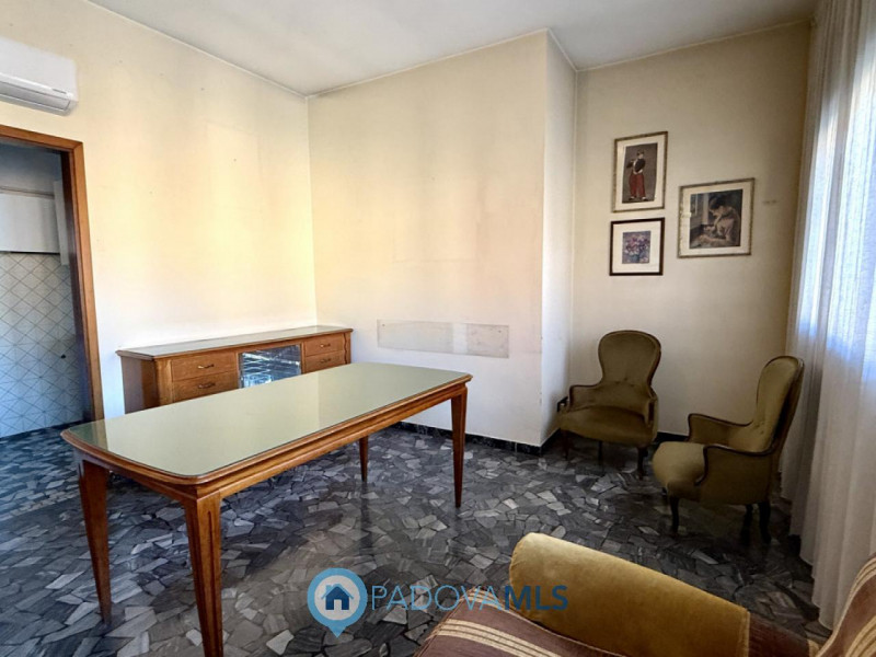 Immobile in esclusiva al Gruppo Padova MLS
Porzione di BIFAMILARE IN ORIZZONTALE con ingresso e g...