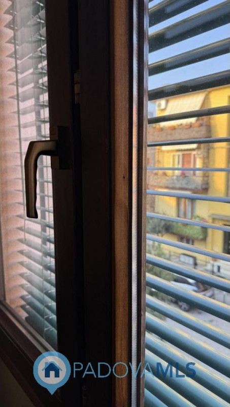 Immobile in esclusiva al Gruppo Padova MLS
Porzione di BIFAMILARE IN ORIZZONTALE con ingresso e g...