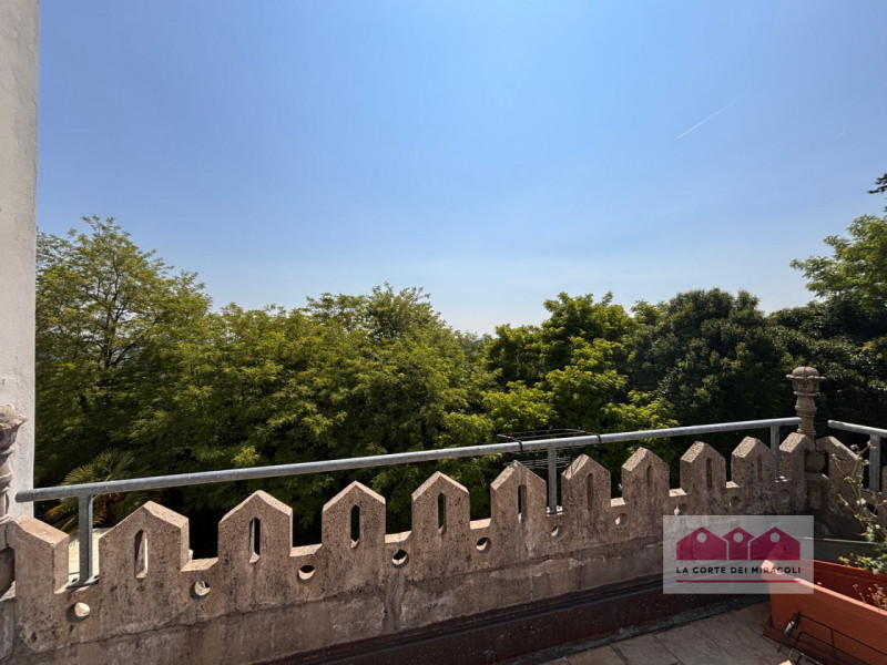 MONTE BERICO: ELEGANTE E SPAZIOSA BIFAMILIARE CON SPLENDIDA VISTA! 
RIF. 1754XB, EURO 2.300. Chia...