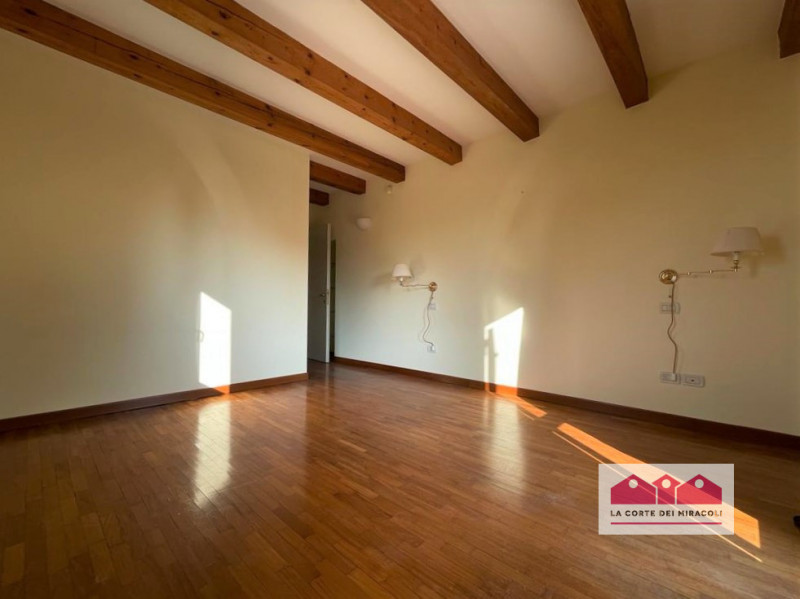 MONTE BERICO: ELEGANTE E SPAZIOSA BIFAMILIARE CON SPLENDIDA VISTA! 
RIF. 1754XB, EURO 2.300. Chia...