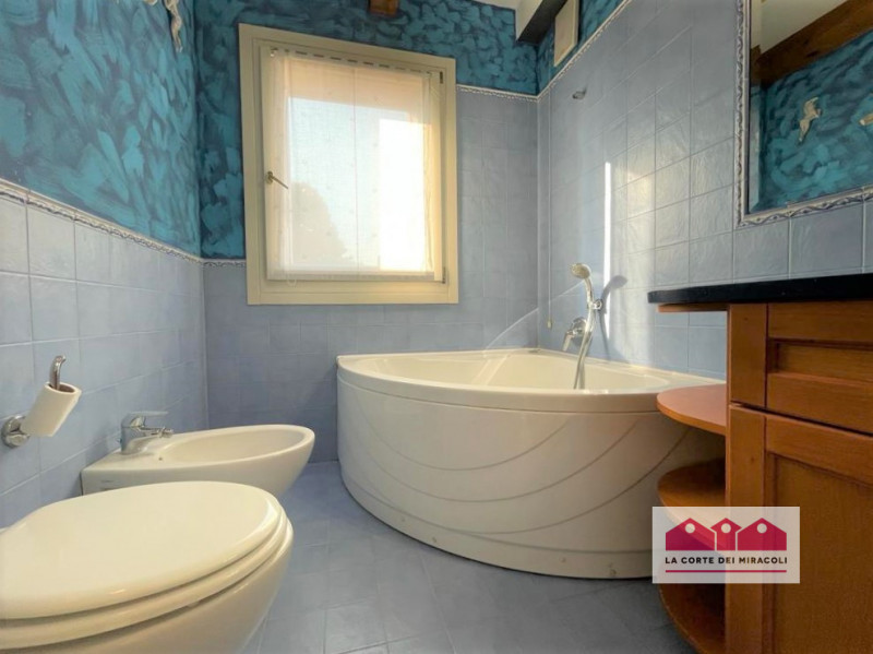 MONTE BERICO: ELEGANTE E SPAZIOSA BIFAMILIARE CON SPLENDIDA VISTA! 
RIF. 1754XB, EURO 2.300. Chia...