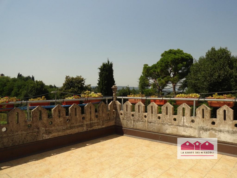 MONTE BERICO: ELEGANTE E SPAZIOSA BIFAMILIARE CON SPLENDIDA VISTA! 
RIF. 1754XB, EURO 2.300. Chia...