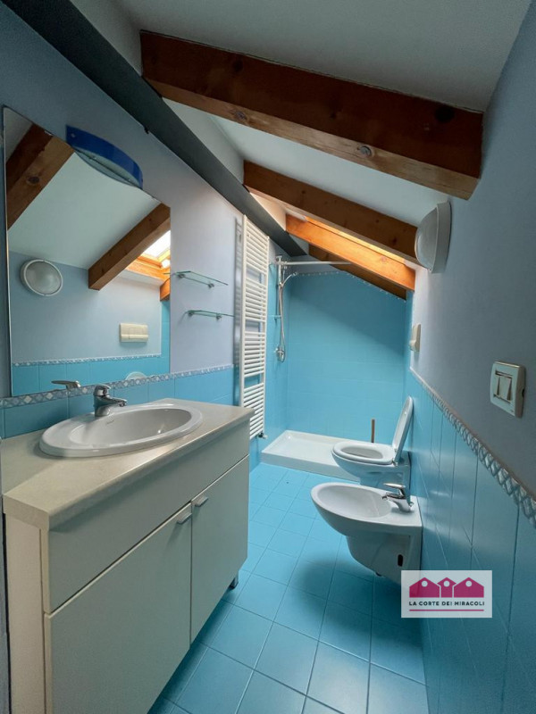 MONTE BERICO: ELEGANTE E SPAZIOSA BIFAMILIARE CON SPLENDIDA VISTA! 
RIF. 1754XB, EURO 2.300. Chia...