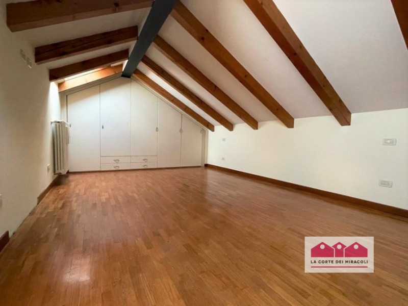 MONTE BERICO: ELEGANTE E SPAZIOSA BIFAMILIARE CON SPLENDIDA VISTA! 
RIF. 1754XB, EURO 2.300. Chia...