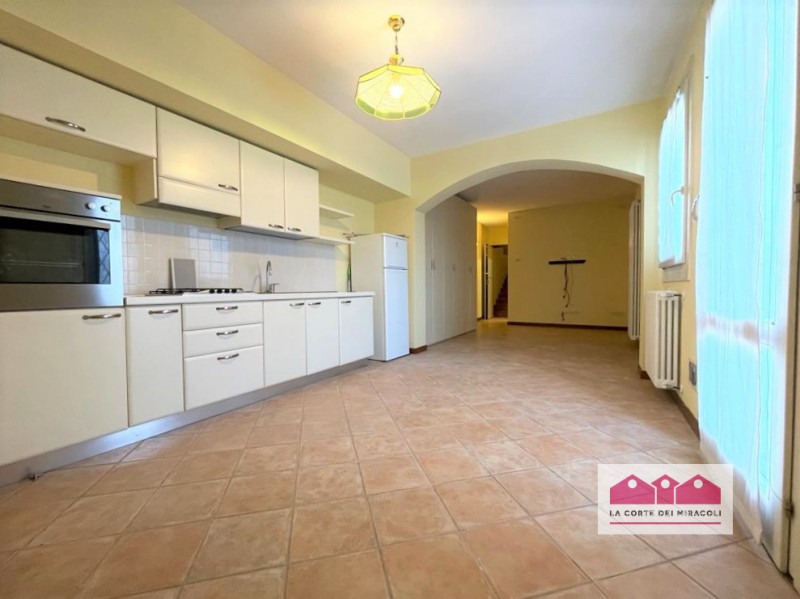 MONTE BERICO: ELEGANTE E SPAZIOSA BIFAMILIARE CON SPLENDIDA VISTA! 
RIF. 1754XB, EURO 2.300. Chia...