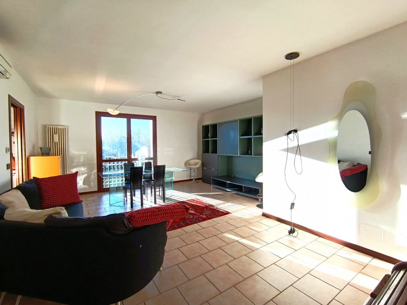 Rif. VIG229
Proponiamo in vendita un elegante appartamento duplex a Peraga di Vigonza.
L’immobile...