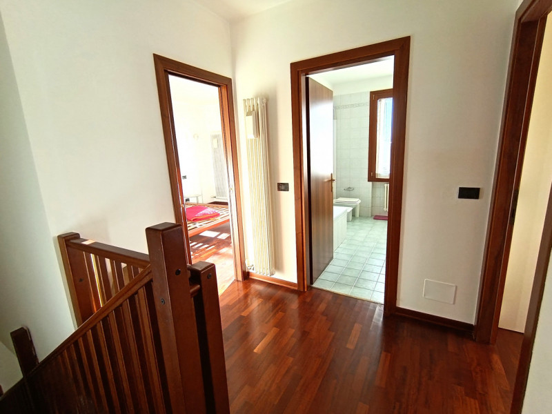 Rif. VIG229
Proponiamo in vendita un elegante appartamento duplex a Peraga di Vigonza.
L’immobile...