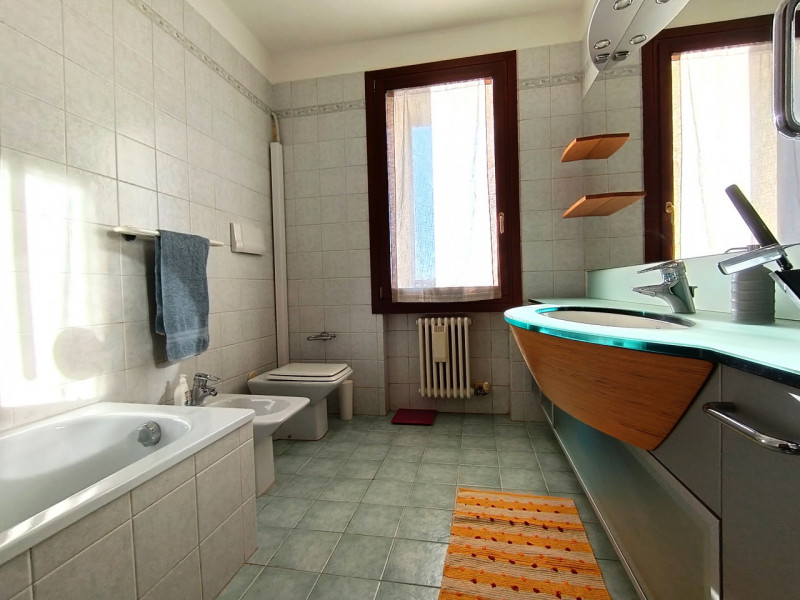 Rif. VIG229
Proponiamo in vendita un elegante appartamento duplex a Peraga di Vigonza.
L’immobile...