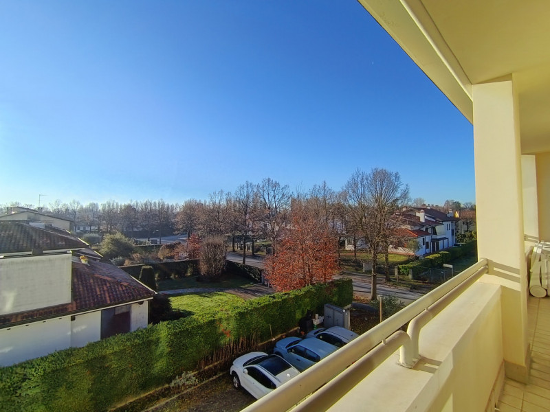 Rif. VIG229
Proponiamo in vendita un elegante appartamento duplex a Peraga di Vigonza.
L’immobile...