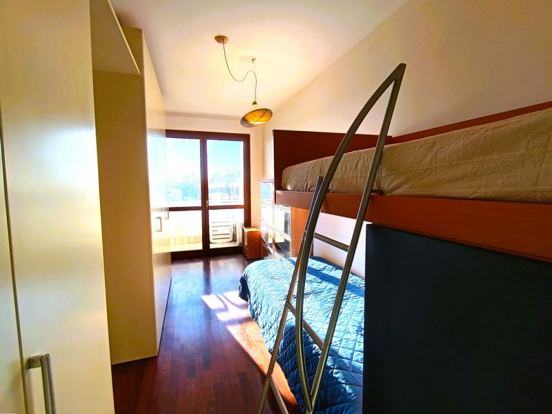 Rif. VIG229
Proponiamo in vendita un elegante appartamento duplex a Peraga di Vigonza.
L’immobile...