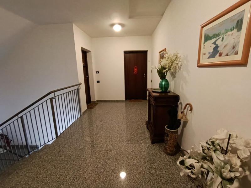 Rif. VIG229
Proponiamo in vendita un elegante appartamento duplex a Peraga di Vigonza.
L’immobile...