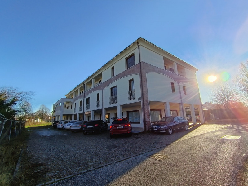 Rif. VIG229
Proponiamo in vendita un elegante appartamento duplex a Peraga di Vigonza.
L’immobile...